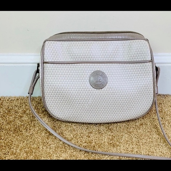 Liz Claiborne Handbags - Liz Claiborne Beige Vintage Saddle Bag